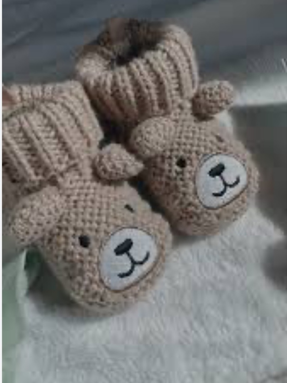Cute Bear Knit Baby Booties in Light Beige. NWOT